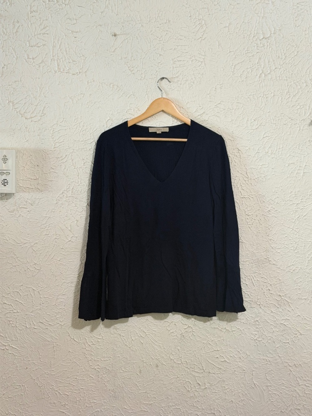 LOFT Women’s Navy Blue V-Neck Bell Sleeve Sweater Size Large